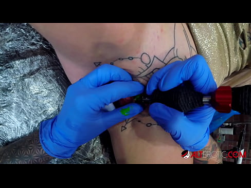❤️ Sully Savage oo aad u tattooed ayaa Kintirkeeda ku sawirtay tattoo ️ Galmo ❤